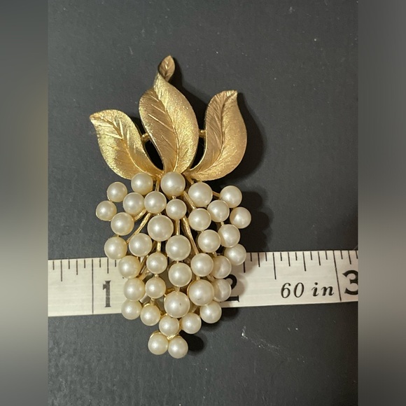 Trifari Grape Cluster Brooch Gold Tone Faux Pearl 3D Domed Vintage Crown Trifari